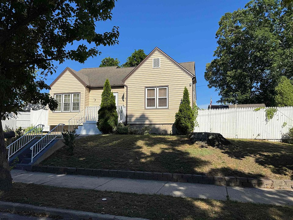 1st image of 224 Huron Ave