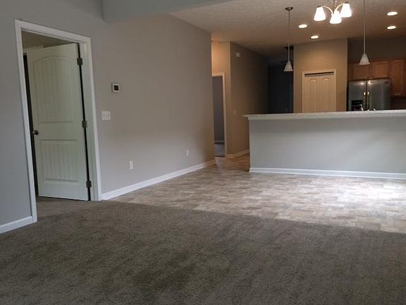 4th image of 222 Stoney Brook Dr