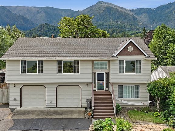 2nd image of 234 NE Riverview Dr