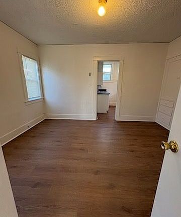 4th image of 34 N Marguerita Ave