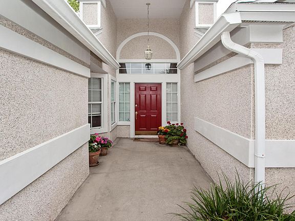 2nd image of 237 Charlemagne Cir