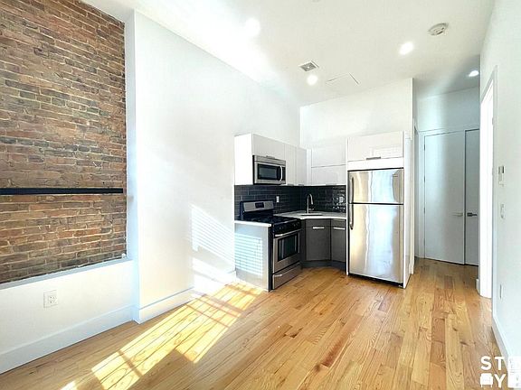 2nd image of 135 Hancock St #2F