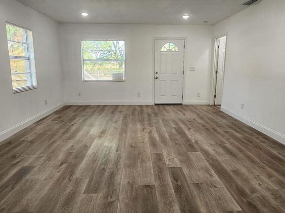 3rd image of 4509 E Henry Ave