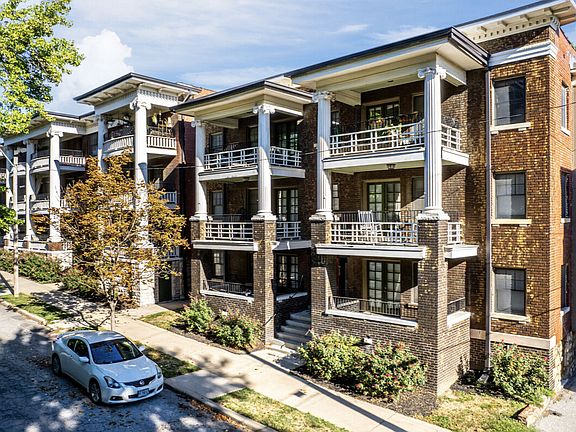 3rd image of 900 E 29th St #2B