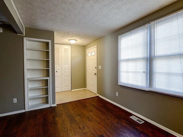 2887 Royal Path Ct — Photo 3