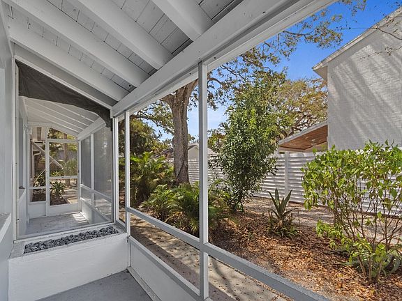 3rd image of 856 Dahlia Ln