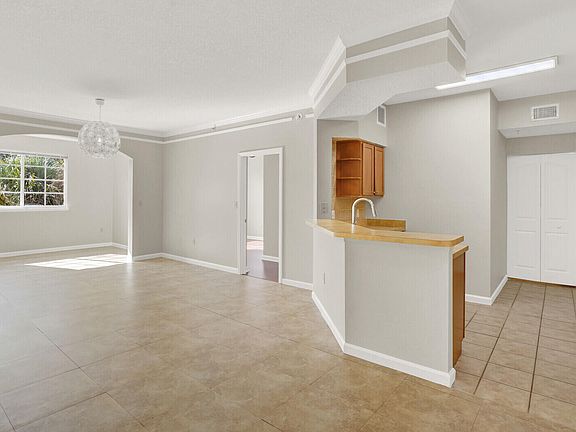 5th image of 9901 Baywinds Drive #3305