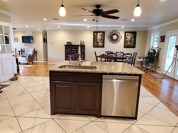2nd image of 404 Sun Valley Dr