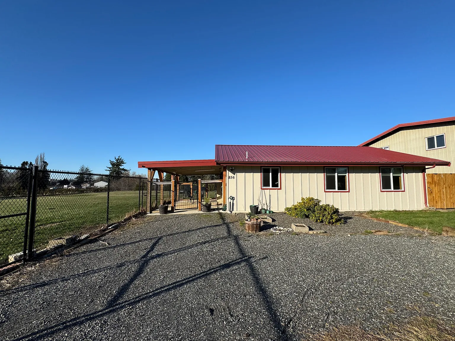 856 Lange Rd — Photo 2