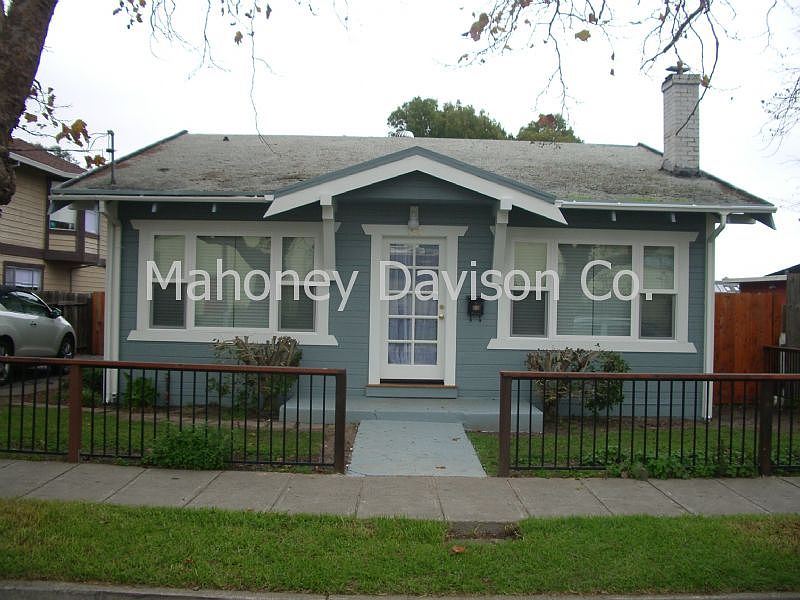 1st image of 216 Fair St