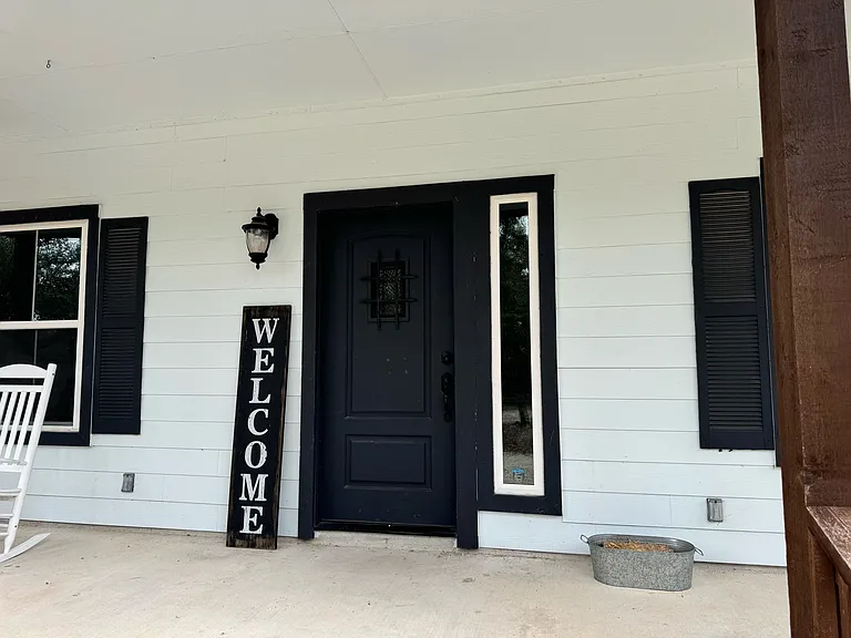 914 Bear Springs Trl — Photo 2