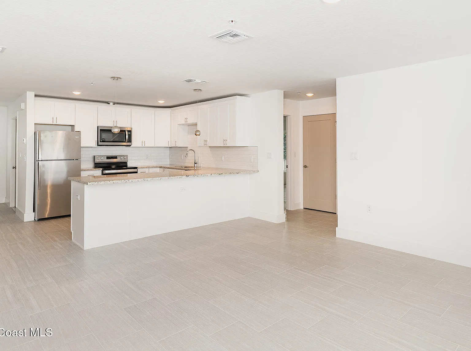 2 bed, 2.0 bath, 1025 sqft, $2,100 — Photo 4