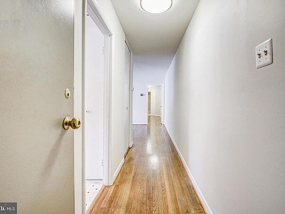 2nd image of 10524 Weymouth St
