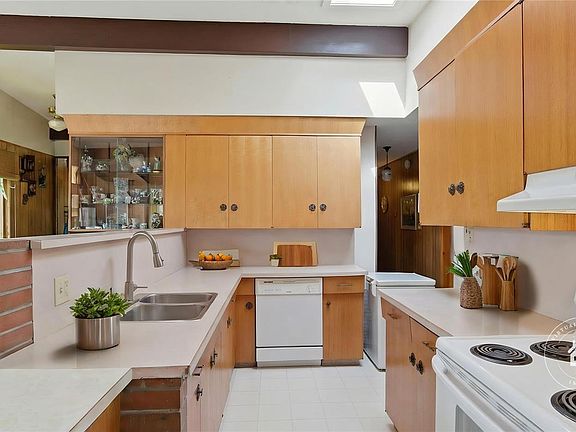 4th image of 559 Johnstone Rd