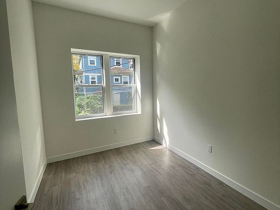 3rd image of 252 Richmond Ter APT 2