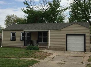 3717 E Countryside Plz, Wichita, KS 67218