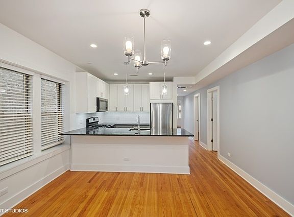 5th image of 3622 N Sacramento Ave #1