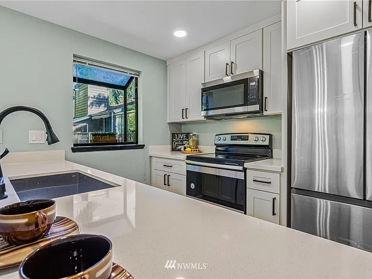 13801 Old Redmond Rd #D208 — Photo 4