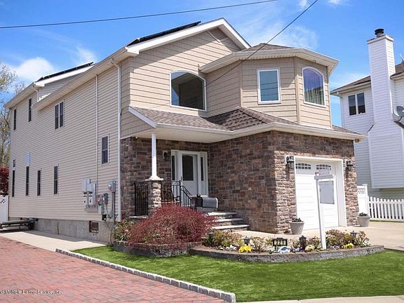 2nd image of 325 Park St