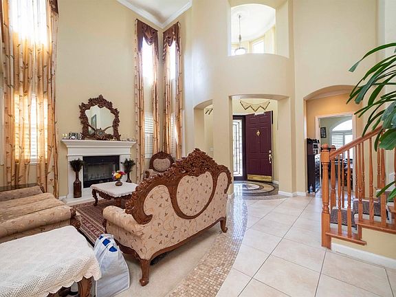 5th image of 10068 Shana Way
