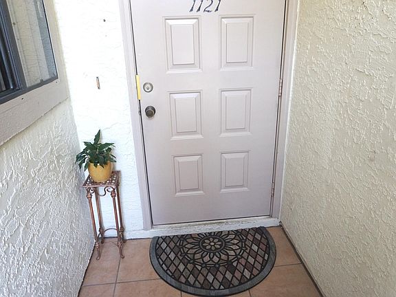 3rd image of 1121 Country Club Dr #914