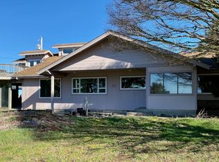 308 Memory Ln, Brookings, OR 97415