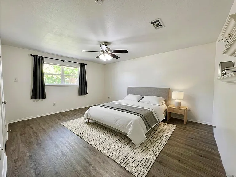 14011 Wickersham Ln — Photo 12