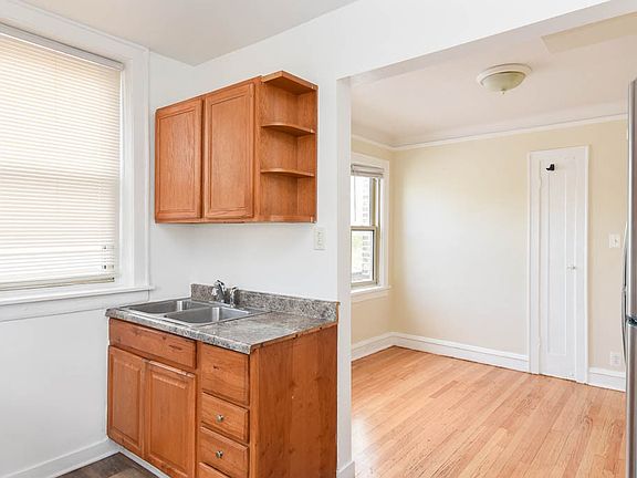 3rd image of 5610 N Western Ave #D301