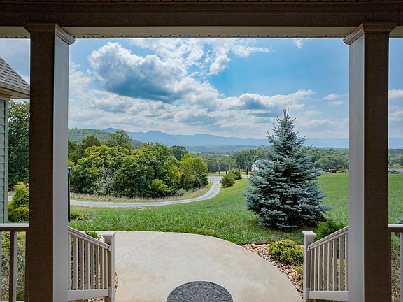 3rd image of 75 Acorn Ridge Dr