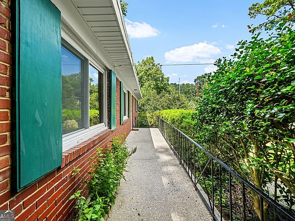 3rd image of 454 Superior Ave