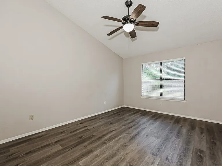 2917 Highlawn Ter — Photo 10