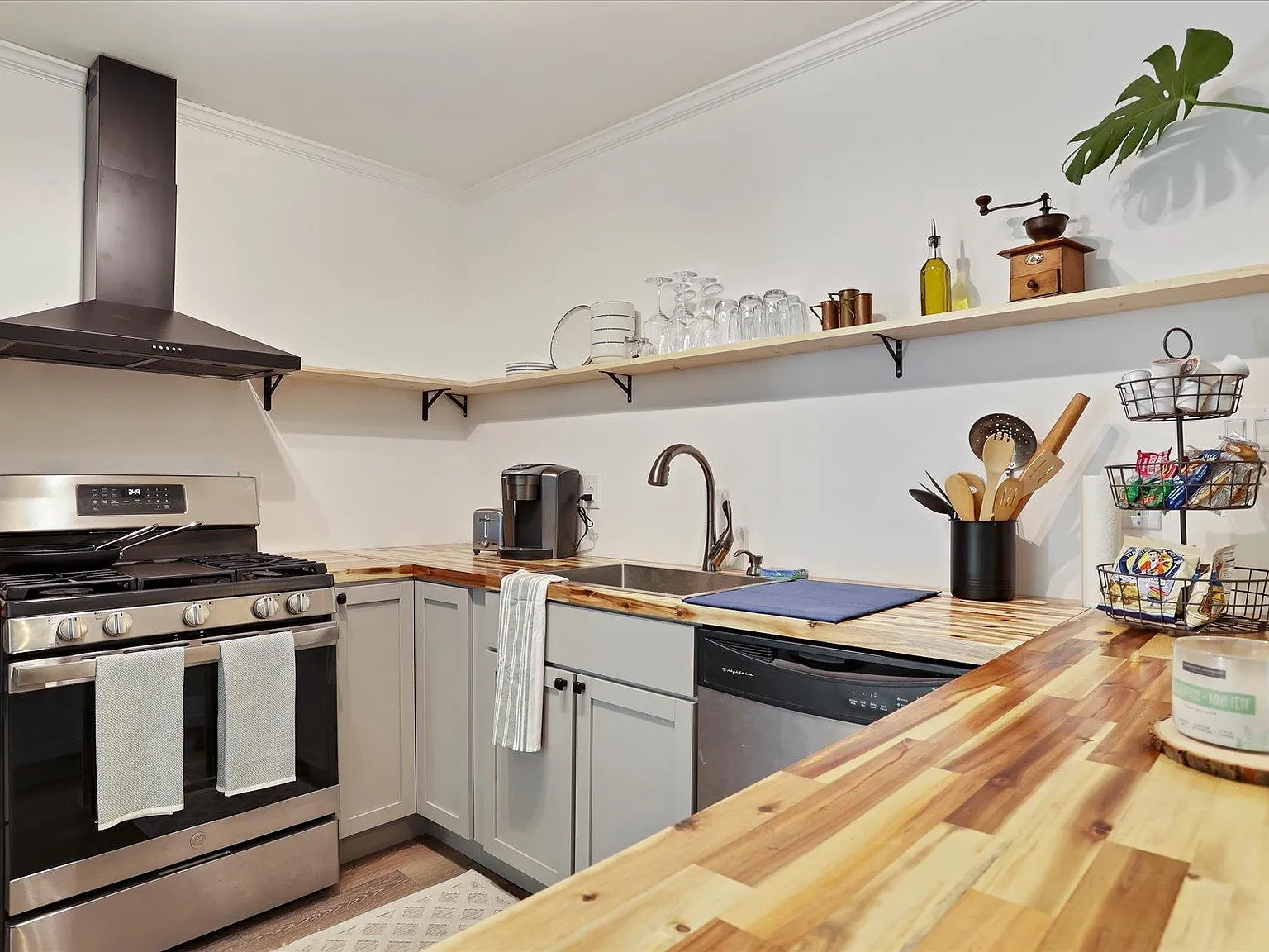 14 Summit Dr — Photo 3