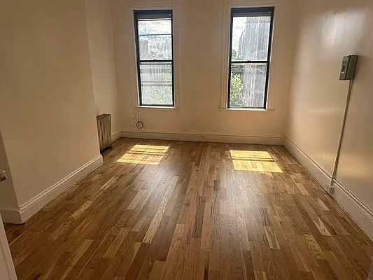 Bedroom, photo 1