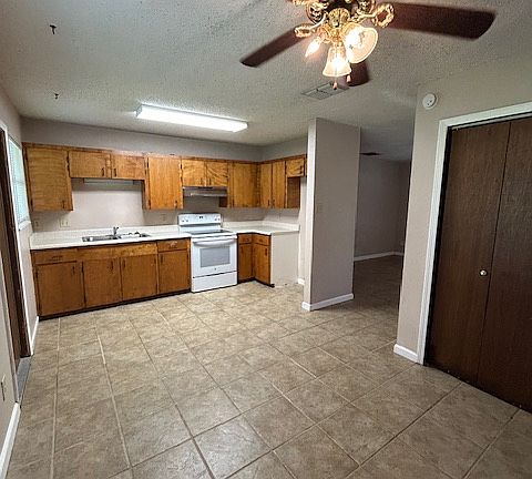 2nd image of 10956 Gates Ln