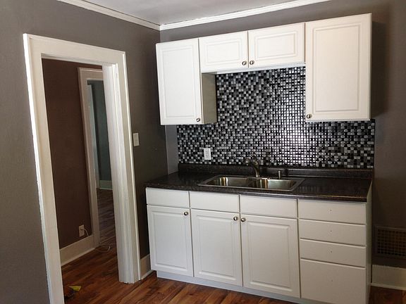 5th image of 318 Owatonna St APT 2