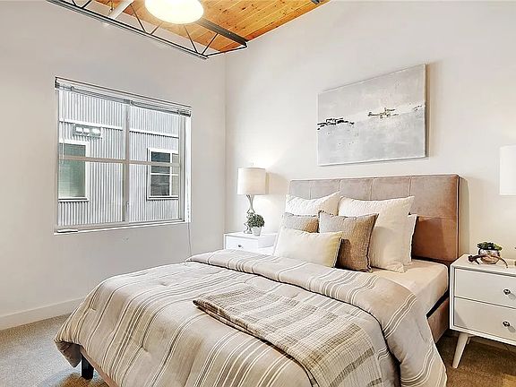 Guest bedroom