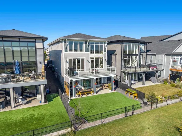51 N Creekstone Way SW, Calgary, AB T2X 4R4