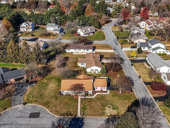 4th image of 132 Winston Ct