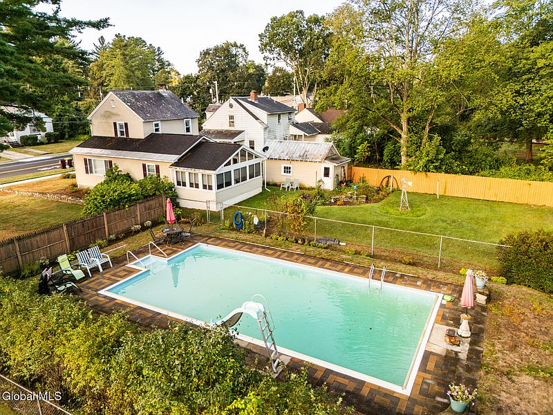 3rd image of 64 Webster Avenue
