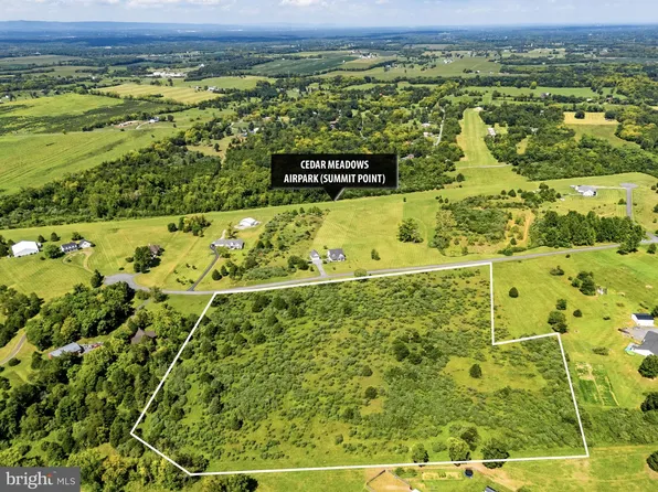 14 Lindbergh Way, Summit Point, WV 25446