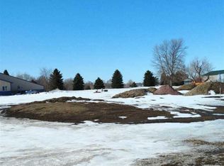 1004 Cliff Ave, Valley Springs, SD 57068