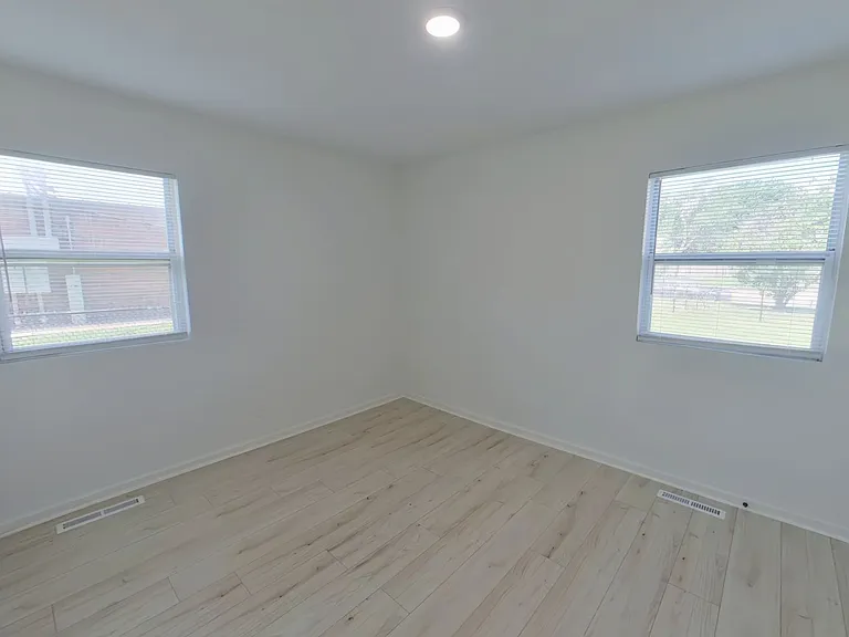539 N Summitlawn St — Photo 8