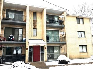 6332 Pershing Rd APT 2A, Berwyn, IL 60402