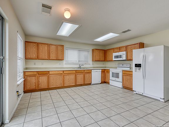 5th image of 405 CENTROLOMA ST
