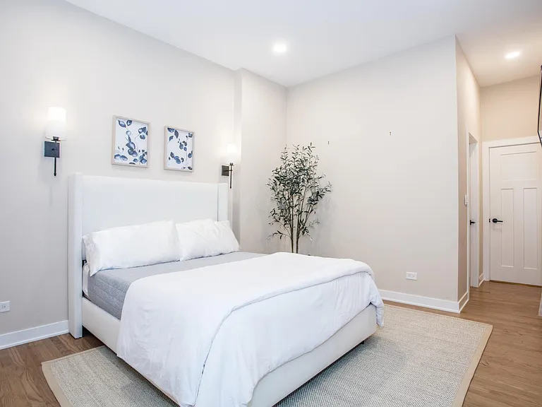 2115 W Dickens Ave #1F — Photo 19