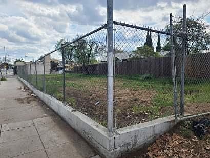 5th image of 219 N 1st St