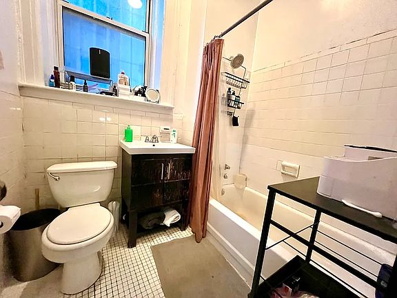 5th image of 228 W 72nd St APT 2R