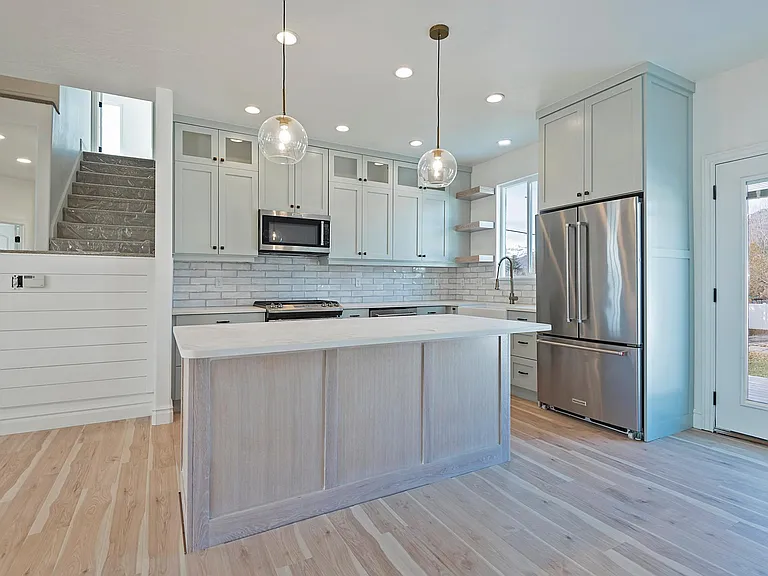 75 N 200 E — Photo 2