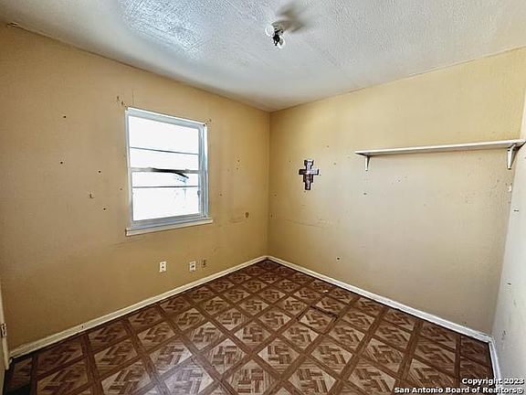 3rd image of 1807 Point West St