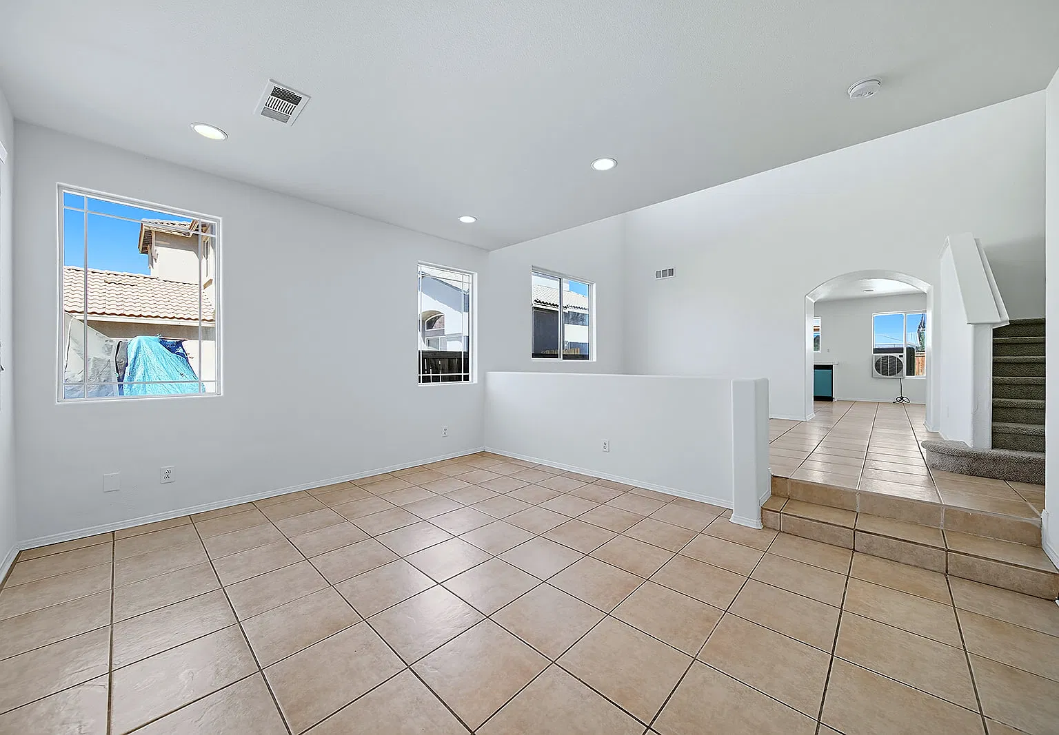 5 bed, 3169 sqft, $2,850 — Photo 3